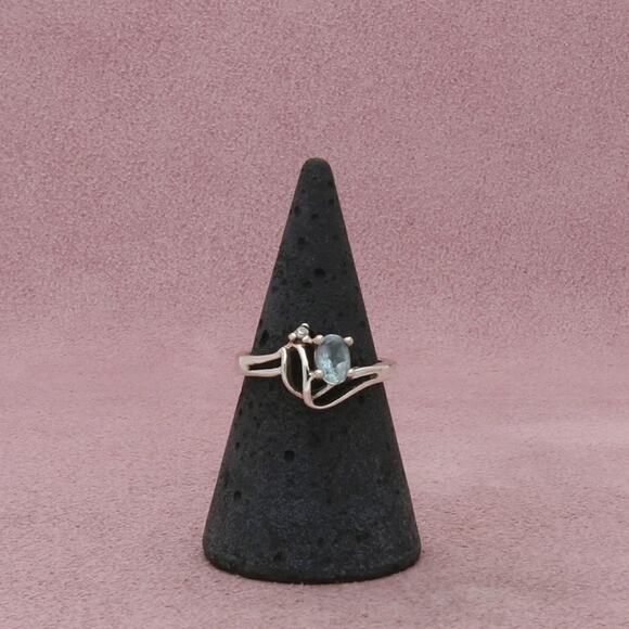 Sterling Jewelry - sterling silver dainty oval-cut topaz ring size 6.75